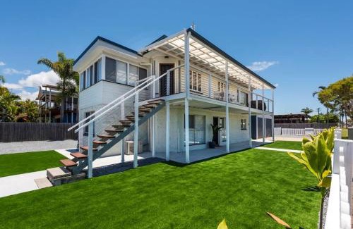 Urangan Casa | Coastal Family Escape
