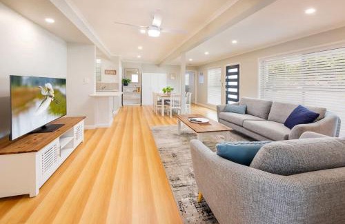 Urangan Casa | Coastal Family Escape