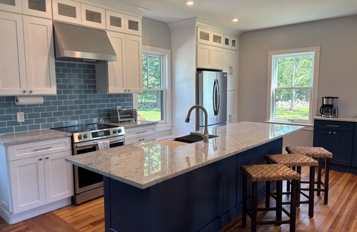 South Kingstown Casa | Coastal Farmhouse-Newly Renovated. Minutes drive to Narragansett and the Beaches