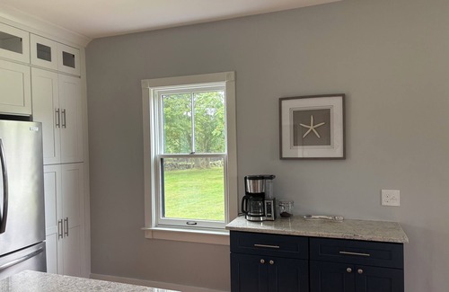 South Kingstown Casa | Coastal Farmhouse-Newly Renovated. Minutes drive to Narragansett and the Beaches