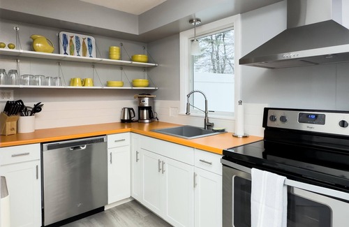 Freeport Casa | Coastal Freeport Flat - 5 minutes from town