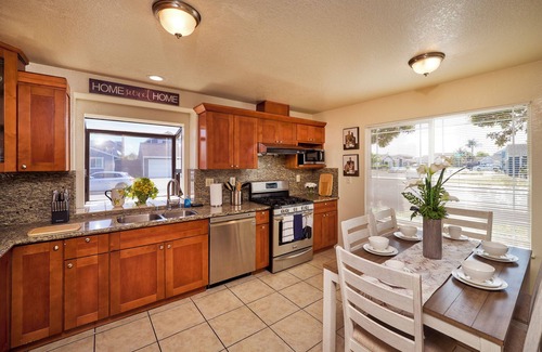 Salinas Casa | Coastal Gateway House-Family Retreat Near Monterey