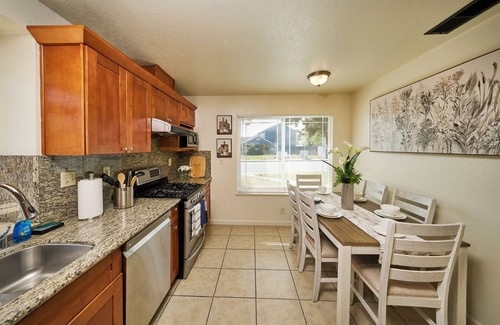 Salinas Casa | Coastal Gateway House-Family Retreat Near Monterey