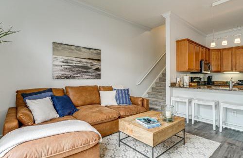 Wilmington Casa | Coastal Gem 3 half Mi from Wrightsville Shoreline
