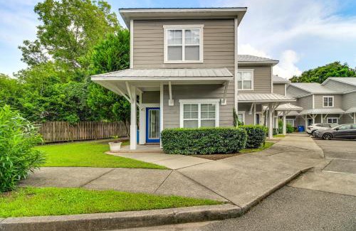 Wilmington Casa | Coastal Gem 3 half Mi from Wrightsville Shoreline