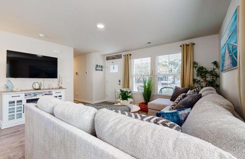 Ocean Isle Beach Casa | Coastal Gem