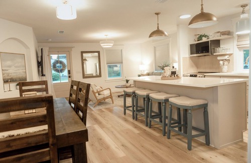 St. Marys Cabaña | Coastal Getaway/2BR/2BA Cottage + Bonus Room near Downtown & Cumberland Island
