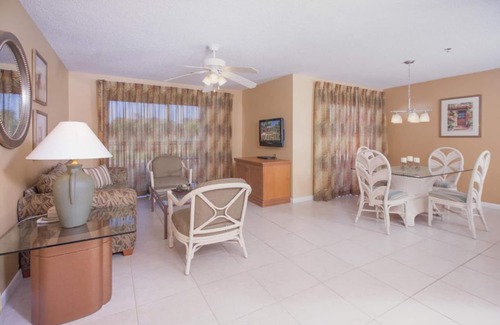 Palm Coast Hotel | Coastal Getaway! Three Great Units, Pool, Parking, Kitchen