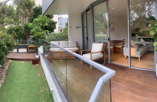 Little Bay Apartamento | Coastal Green Living - Short walk to beach, surrounded by parks and golf courses