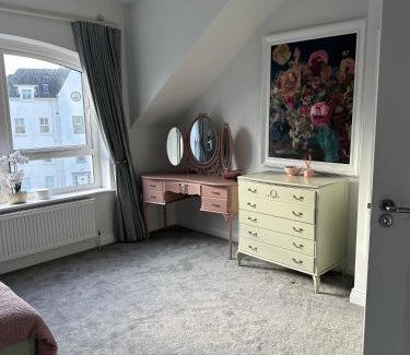 Portrush Villa | Coastal Haven 5 Bed Gem in Portrush Center
