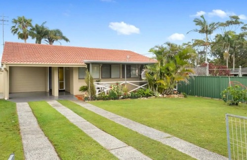 Long Jetty Casa | Coastal Haven: Spacious 3 Bedroom Home, Long Jetty