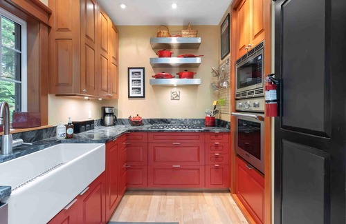 Tofino Casa | Coastal Haven-Steps from beach, Hot tub, Piano, BBQ