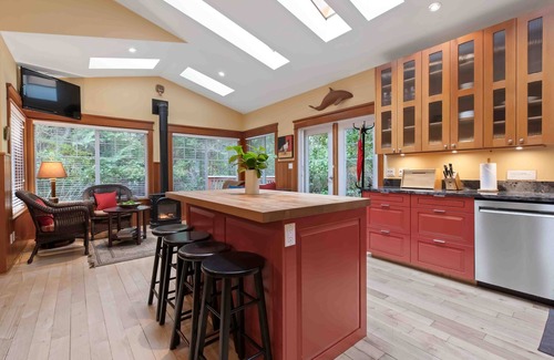 Tofino Casa | Coastal Haven-Steps from beach, Hot tub, Piano, BBQ