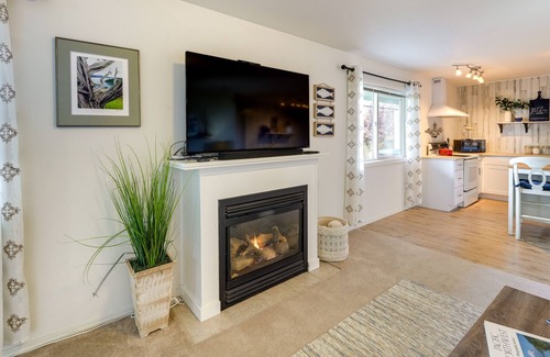 Anacortes Casa | Coastal Haven w/ Hot Tub & San Juan Island Views