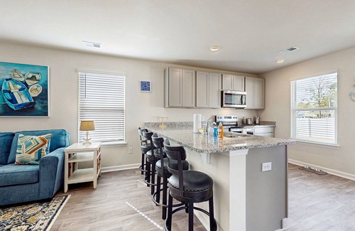 Ocean Isle Beach Casa | Coastal home near golf courses and close to beach attractions - central AC & W/D