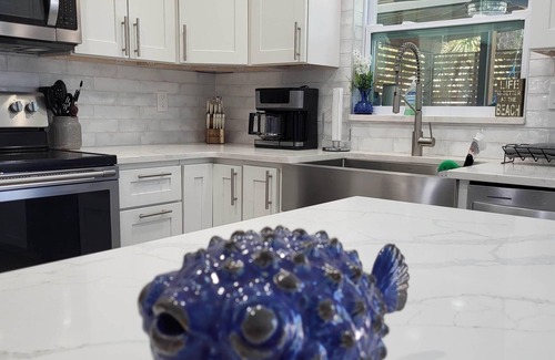 West Bradenton Casa | Coastal Home w/ Heated Pool Near Anna Maria Island