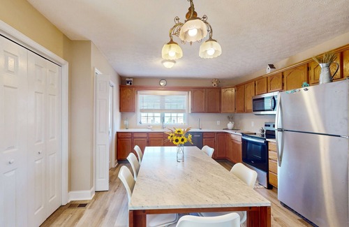 Salter Path Cabaña | Coastal home with patio, close to beach and local attractions