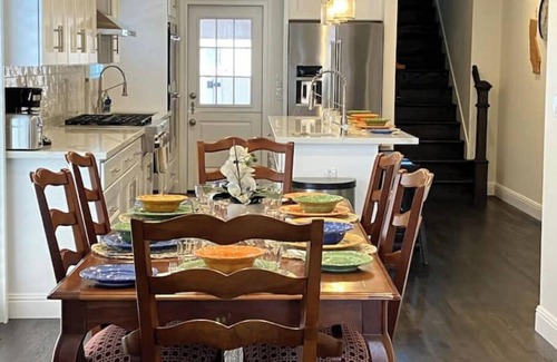 Naples Casa | Coastal Island Cottage, walk to the beach and walking paths along the waterfront
