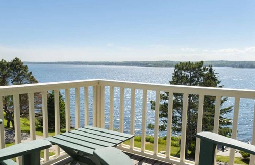 Boothbay Harbor Apartamento | Coastal King | Ocean Deck | No Hidden Fees