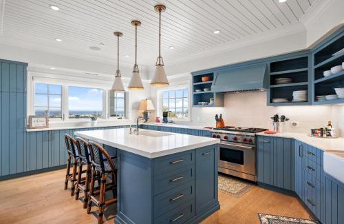 Village of La Jolla Casa | Coastal La Jolla Luxury w AC, Patios, & Massive Ocean Views!