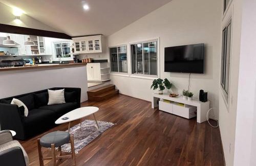 Playa Del Rey Casa | Coastal Los Angeles Retreat - Huge & Amazing Floor Plan in LA