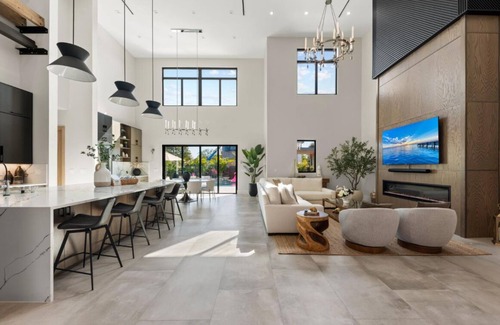 Arlington Park Casa | Coastal Luxe, Spacious 5bedroom house 5miles to Siesta with saltwater pool, WiFi