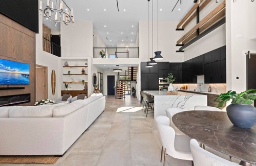 Arlington Park Casa | Coastal Luxe, Spacious 5bedroom house 5miles to Siesta with saltwater pool, WiFi