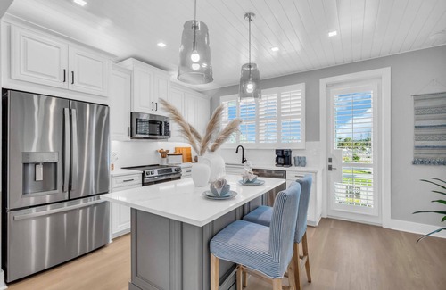 Cortez Casa | Coastal Luxe Villa! Tranquil 3-Story Retreat with Bay Views near Anna Maria Isl