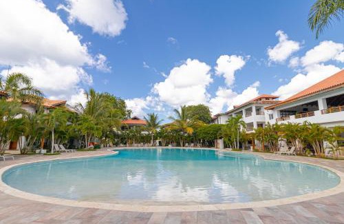 Los Melones Apartamento | Coastal Luxury 2-Bed w Pool Access in Bayahibe