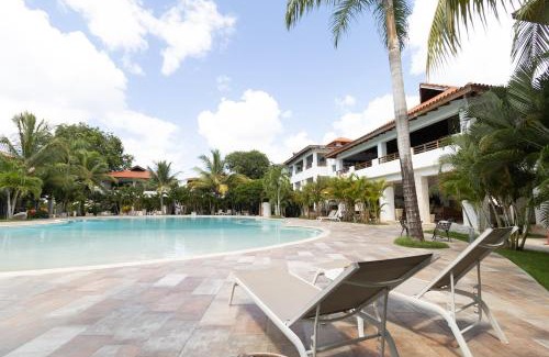 Los Melones Apartamento | Coastal Luxury 2-Bed w Pool Access in Bayahibe