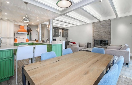 Watsonville Casa | Coastal Luxury in Your Very Own Beach Home: 3 BR, 3 Bath Custom Pelican Point