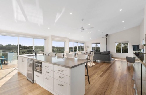 Rye Casa | Coastal Luxury - Perfect for 2-3 families to enjoy fabulous open plan living.