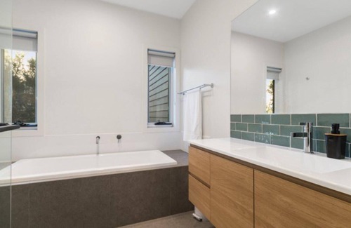 Rye Casa | Coastal Luxury - Perfect for 2-3 families to enjoy fabulous open plan living.