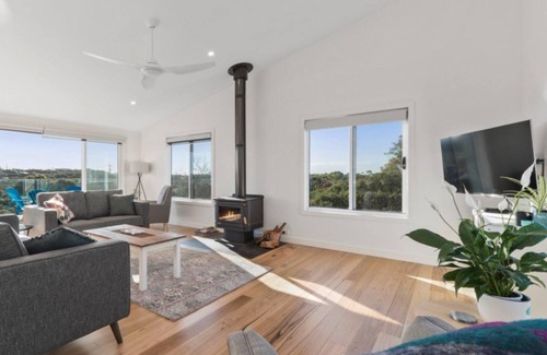 Rye Casa | Coastal Luxury - Perfect for 2-3 families to enjoy fabulous open plan living.