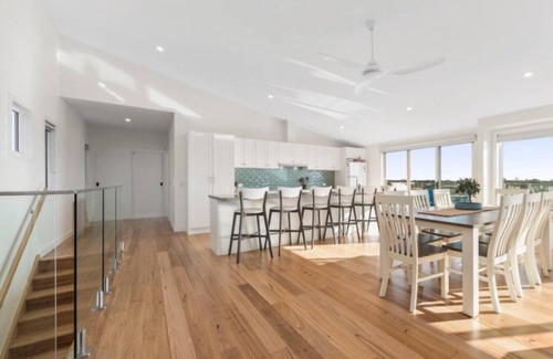 Rye Casa | Coastal Luxury - Perfect for 2-3 families to enjoy fabulous open plan living.