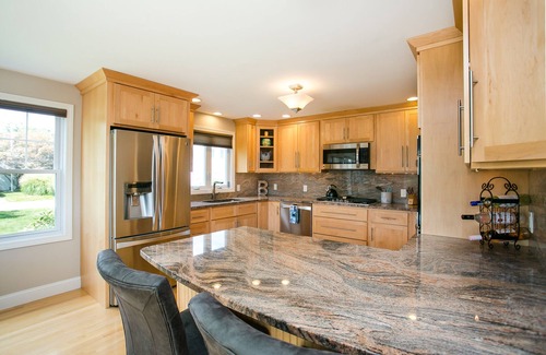 Snug Harbor Casa | Lujo Narragansett Beach Home - Your Happy Place!
