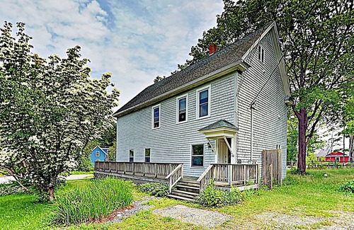 Sorrento Casa | Coastal New England gem with decks - 1 block to Sorrento Harbor