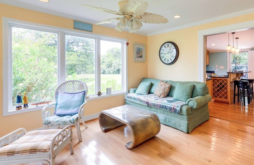 Newport Casa | Coastal Newport Home w/ Water View & Access!