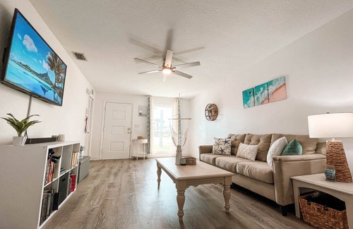 Eau Gallie Shores Casa | Coastal Oasis! Cozy 2/1, Close to The Beach!