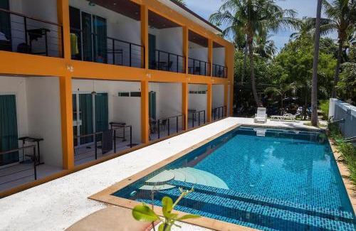 Bang Po Apartamento | Coastal Oasis - Poolside Retreat