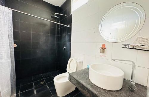 Bang Po Apartamento | Coastal Oasis - Poolside Retreat