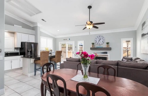 North Valley Casa | Coastal Oasis w heated Pool & Spa by beach