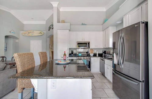 North Valley Casa | Coastal Oasis w heated Pool & Spa by beach