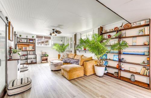 Topsail Beach Apartamento | Coastal Oasis with Hot Tub Walk to Beach!