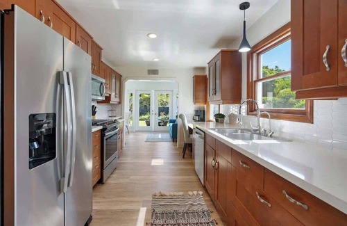 Carlsbad Village Casa | Coastal Palm Haven - With Hot Tub