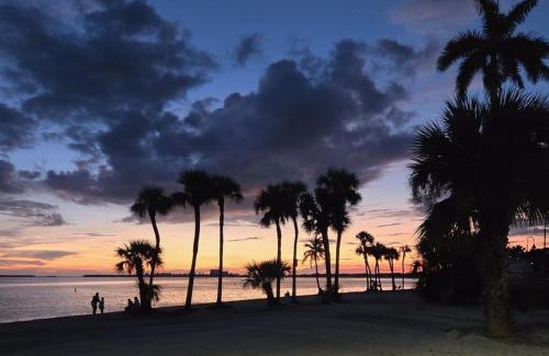 Caloosahatchee Casa | Coastal Palm Retreat