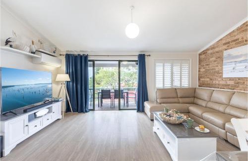 Soldiers Point Apartamento | Coastal Paradise at Fore Dek 3, 17 Soldiers Point Road - water views, linen, Wi-Fi, Air Con