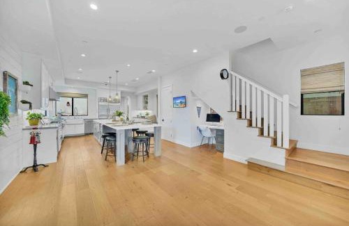 Huntington Beach Casa | Coastal Paradise . Steps to the beach . Pool . Hot Tub