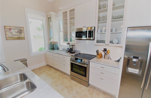 The Shores Cabaña | Coastal - Private Home Close To Beach & Bay 2 Bedroom Home by RedAwning
