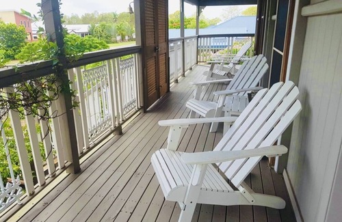 Woodgate Casa | Coastal Queenslander- 2 minute walk to the beach!